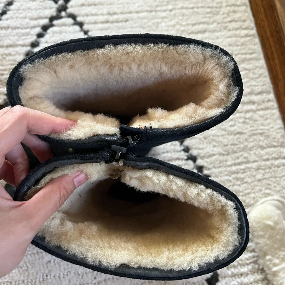 UGG chic black